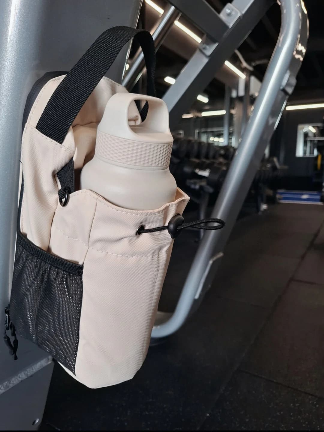Magnetic gym bag Australia review - HoldIt magnetic gym bag attached to squat rack in commercial gym